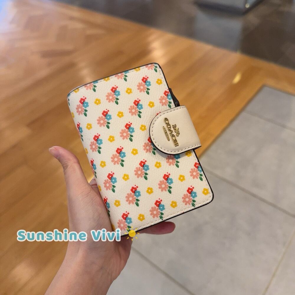 NWT COACH CFA17 Medium Corner Zip Wallet Floral Print Canvas Leather Chalk Multi